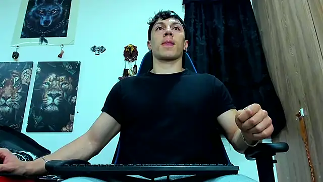 javiersexymann online show from March 3, 2025, 7:06 pm