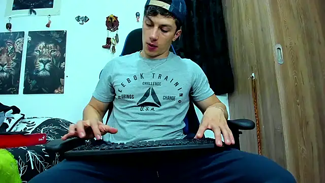 javiersexymann online show from March 7, 2025, 4:02 am