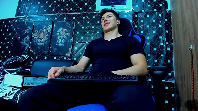 javiersexymann online show from October 13, 2025, 10:32 pm