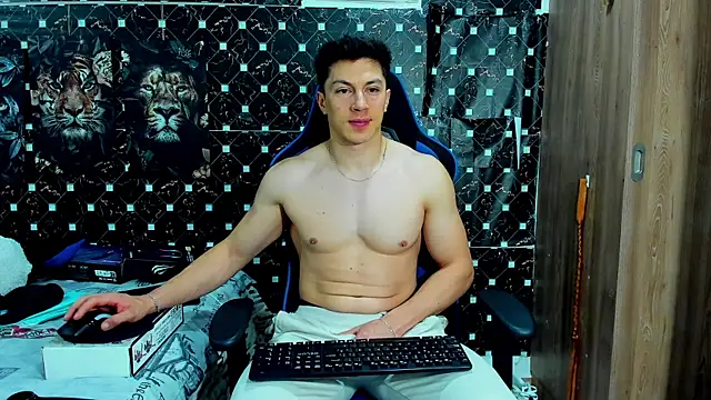 javiersexymann online show from May 3, 2026, 11:22 pm