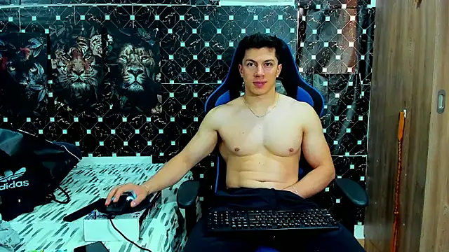 javiersexymann online show from May 7, 2026, 9:53 pm
