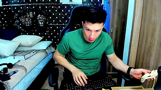 javiersexymann online show from July 25, 2026, 8:12 am