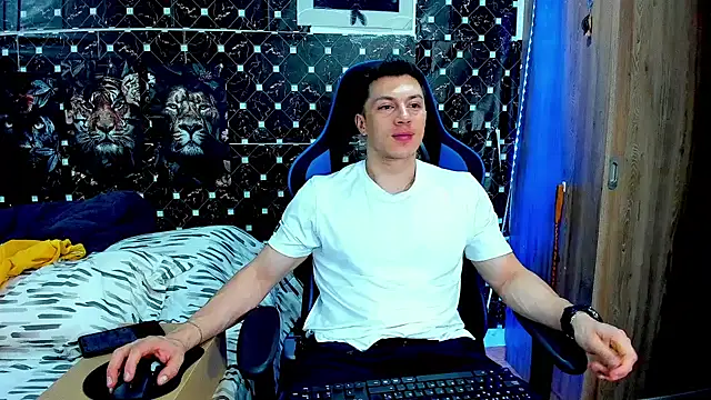 javiersexymann online show from July 30, 2026, 4:33 am