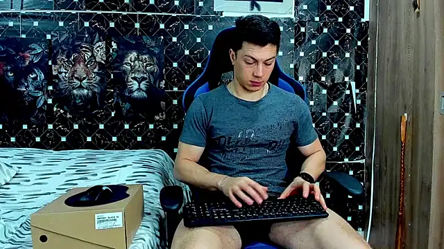 javiersexymann online show from August 6, 2026, 12:18 pm