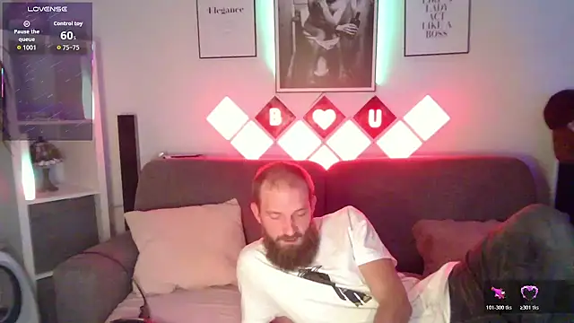 XBellaXundXUweX online show from November 9, 2025, 7:56 pm