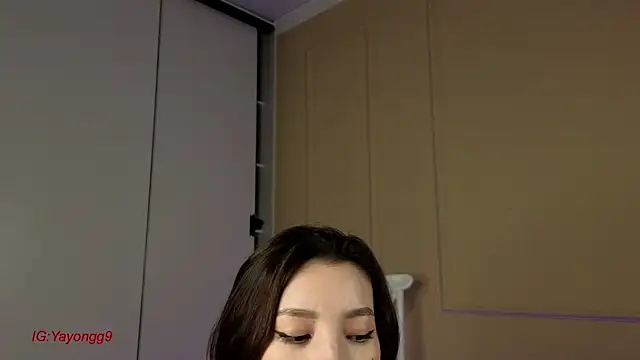yayongg online show from September 26, 2025, 1:04 pm