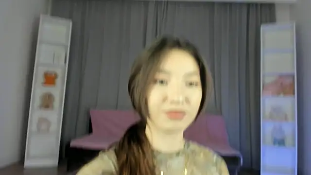 yayongg online show from October 25, 2025, 1:07 pm