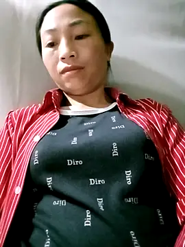 lucybaby00 online show from April 27, 2026, 10:30 pm