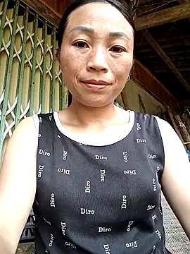 lucybaby00 online show from April 28, 2026, 4:17 am