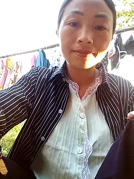lucybaby00 online show from May 5, 2026, 10:45 am