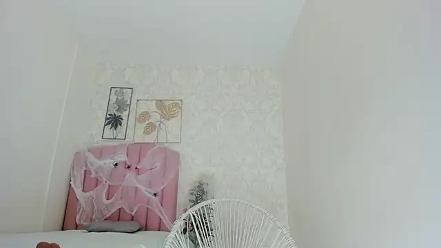 Snapshot of emy_barnert chatting on October 12, 2025, 12:37 pm emy barnert online show from October 12, 2025, 12:37 pm