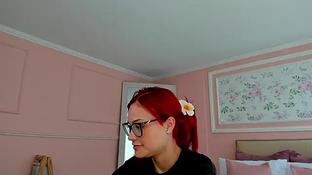 mae lyra online show from April 28, 2026, 5:29 pm