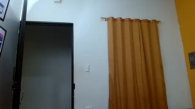 Snapshot of skinnyverus18 chatting on September 20, 2025, 7:04 pm skinnyverus18 online show from September 20, 2025, 7:04 pm