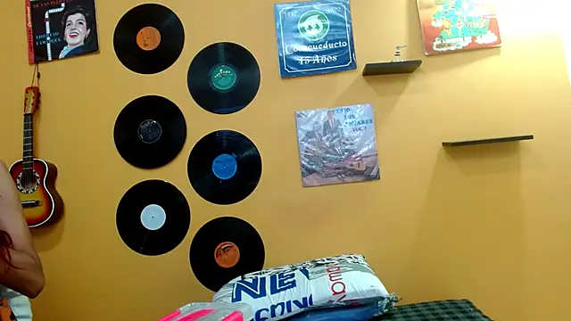 Snapshot of skinnyverus18 chatting on September 29, 2025, 6:35 pm skinnyverus18 online show from September 29, 2025, 6:35 pm