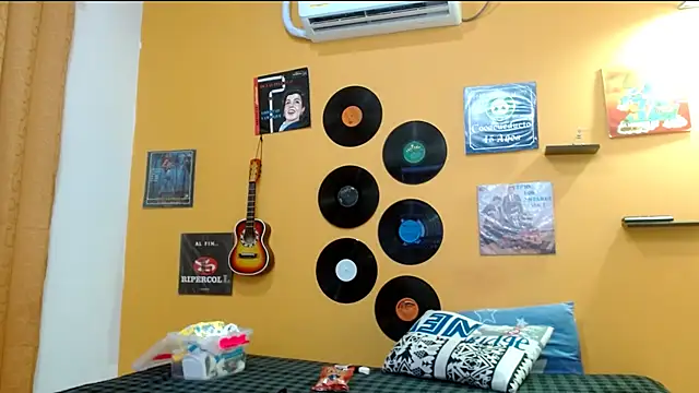 Snapshot of skinnyverus18 chatting on October 8, 2025, 6:38 pm skinnyverus18 online show from October 8, 2025, 6:38 pm