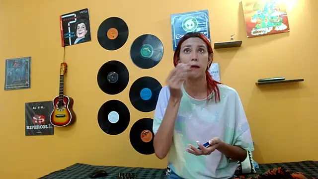 Snapshot of skinnyverus18 chatting on October 24, 2025, 6:59 pm skinnyverus18 online show from October 24, 2025, 6:59 pm