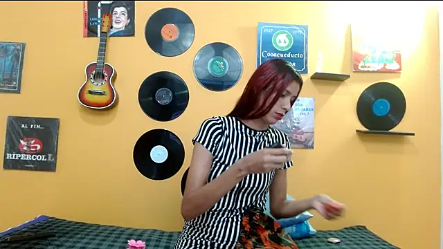 skinnyverus18 online show from November 30, 2025, 7:18 pm