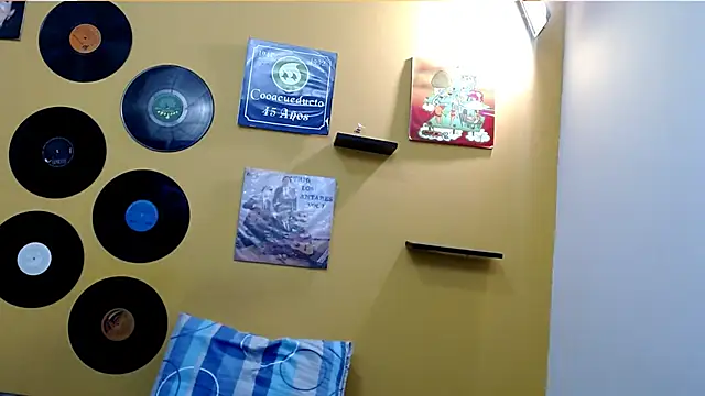 skinnyverus18 online show from February 23, 2026, 7:11 pm