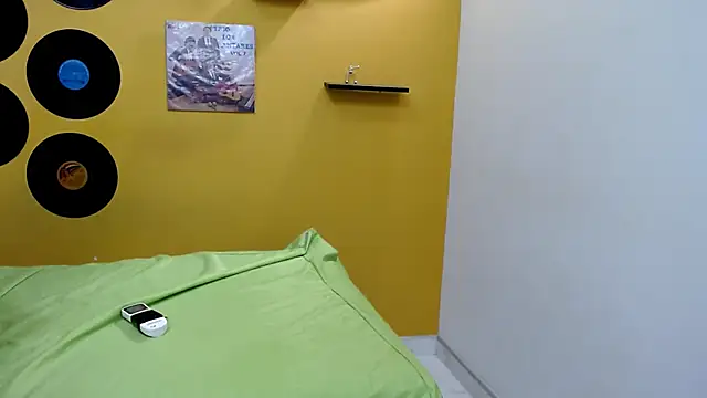 skinnyverus18 online show from February 26, 2026, 7:35 pm