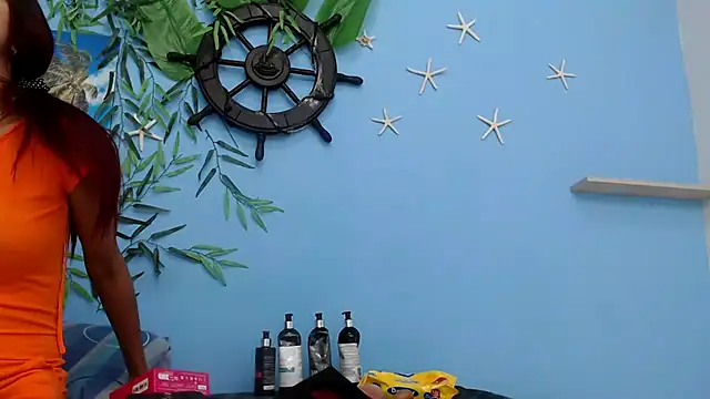 skinnyverus18 online show from June 10, 2026, 1:54 pm