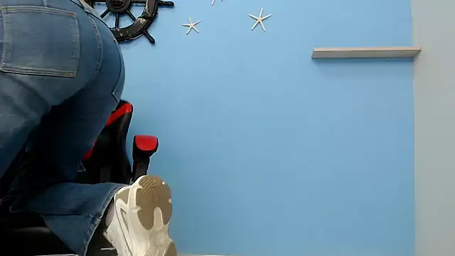 skinnyverus18 online show from June 18, 2026, 7:51 pm