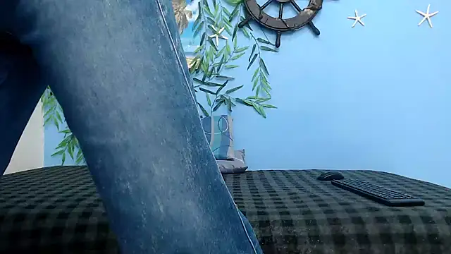 skinnyverus18 online show from June 21, 2026, 7:49 pm