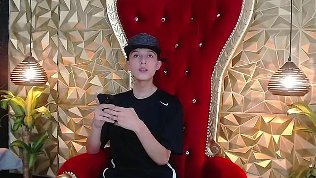 ArthurCox online show from September 11, 2025, 11:38 pm