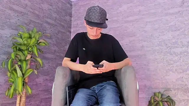 ArthurCox online show from September 17, 2025, 5:47 pm