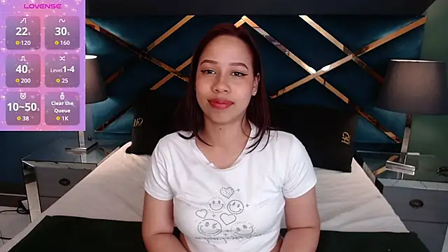 Snapshot of Luciegh_ chatting on October 23, 2025, 11:20 am Luciegh  online show from October 23, 2025, 11:20 am