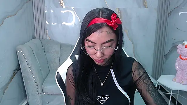 Ashley Blum v online show from September 25, 2025, 8:12 pm