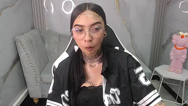 Ashley Blum v online show from October 17, 2025, 8:00 pm