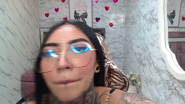 Ashley Blum v online show from October 27, 2025, 8:02 pm