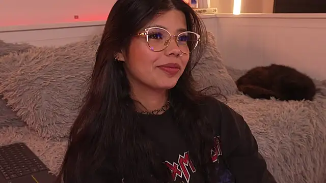 sophieee art online show from January 8, 2026, 4:48 am