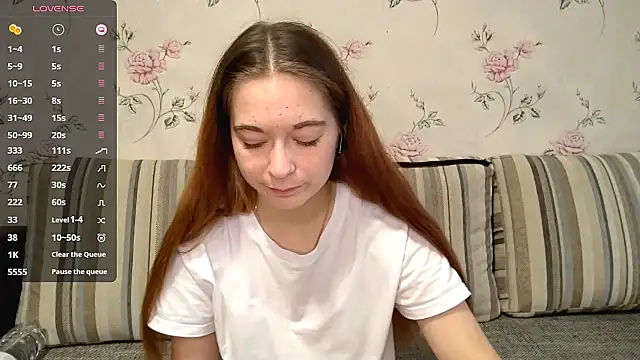 KissKarina online show from October 2, 2025, 12:56 pm