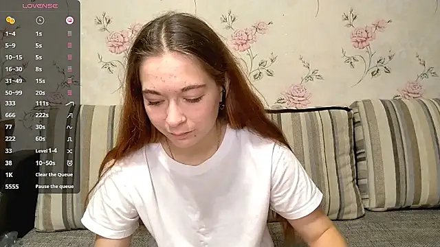 KissKarina online show from October 3, 2025, 3:20 pm