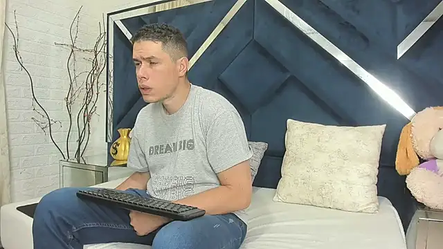 Snapshot of CandyandSteven chatting on September 25, 2025, 2:48 am CandyandSteven online show from September 25, 2025, 2:48 am