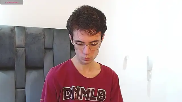 VIKTORNOIR online show from September 16, 2025, 9:38 pm