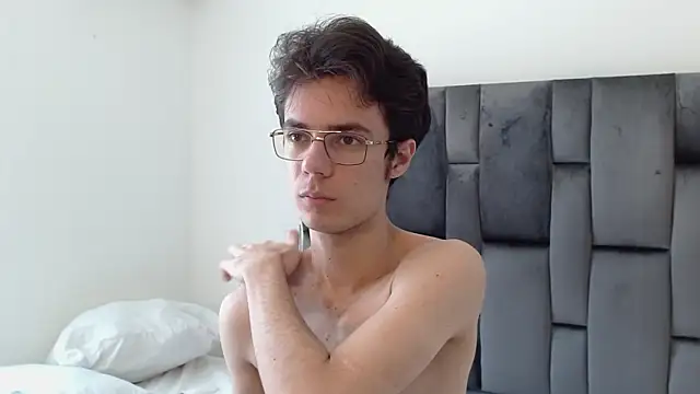 VIKTORNOIR online show from October 2, 2025, 3:41 pm