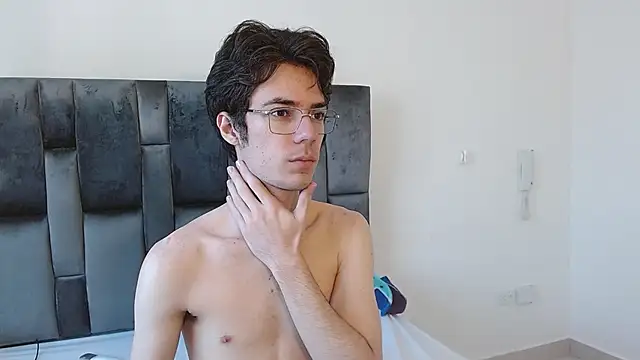 VIKTORNOIR online show from October 21, 2025, 1:34 pm