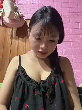 LunaBerry18 online show from September 16, 2025, 12:39 pm