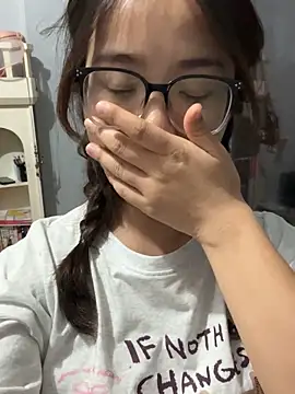 Snapshot of Hdmhdm-0022 chatting on October 12, 2025, 6:18 pm Hdmhdm-0022 online show from October 12, 2025, 6:18 pm