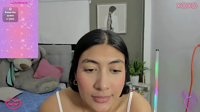 Allison 19   online show from December 17, 2025, 4:18 am