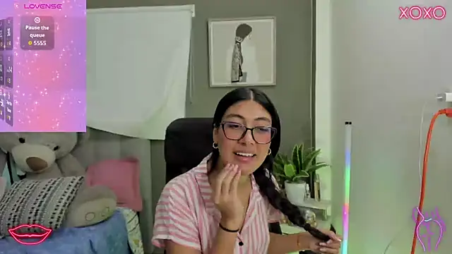 Allison 19   online show from December 20, 2025, 2:18 am