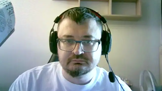 Snapshot of SirAbuser chatting on September 16, 2025, 10:27 am SirAbuser online show from September 16, 2025, 10:27 am