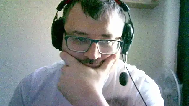 Snapshot of SirAbuser chatting on September 26, 2025, 8:29 am SirAbuser online show from September 26, 2025, 8:29 am