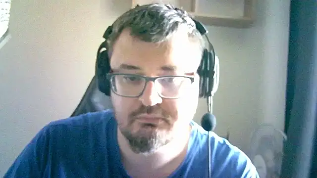 Snapshot of SirAbuser chatting on October 7, 2025, 8:33 am SirAbuser online show from October 7, 2025, 8:33 am