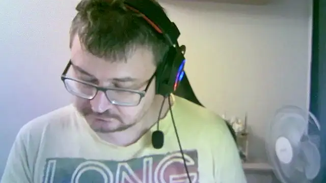 Snapshot of SirAbuser chatting on October 17, 2025, 7:05 pm SirAbuser online show from October 17, 2025, 7:05 pm