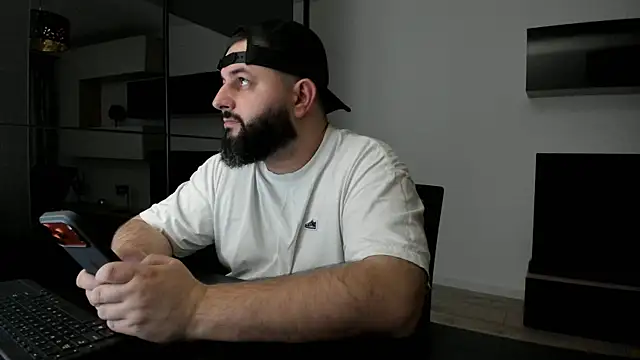 Snapshot of DravenPeak chatting on February 14, 2026, 10:17 pm DravenPeak online show from February 14, 2026, 10:17 pm