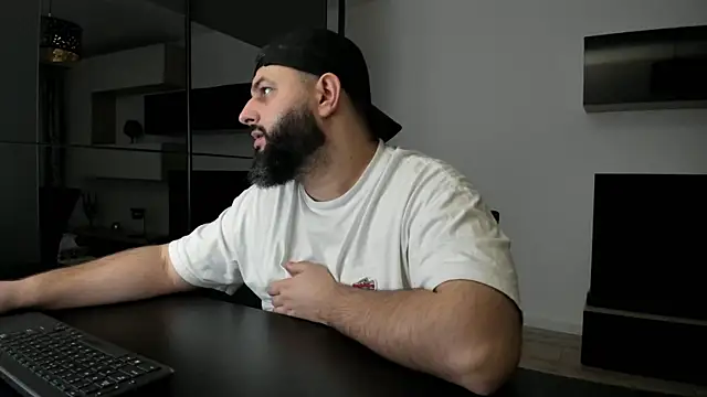 Snapshot of DravenPeak chatting on February 18, 2026, 8:49 pm DravenPeak online show from February 18, 2026, 8:49 pm