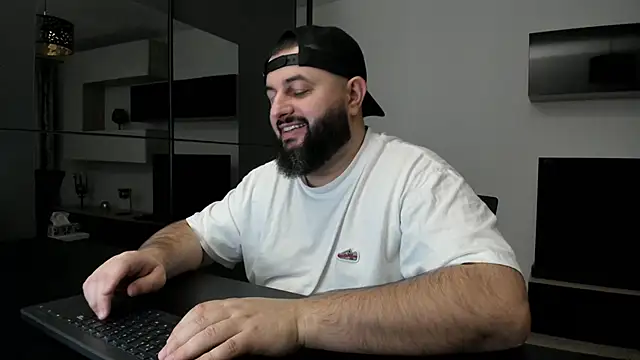 Snapshot of DravenPeak chatting on February 20, 2026, 7:25 pm DravenPeak online show from February 20, 2026, 7:25 pm